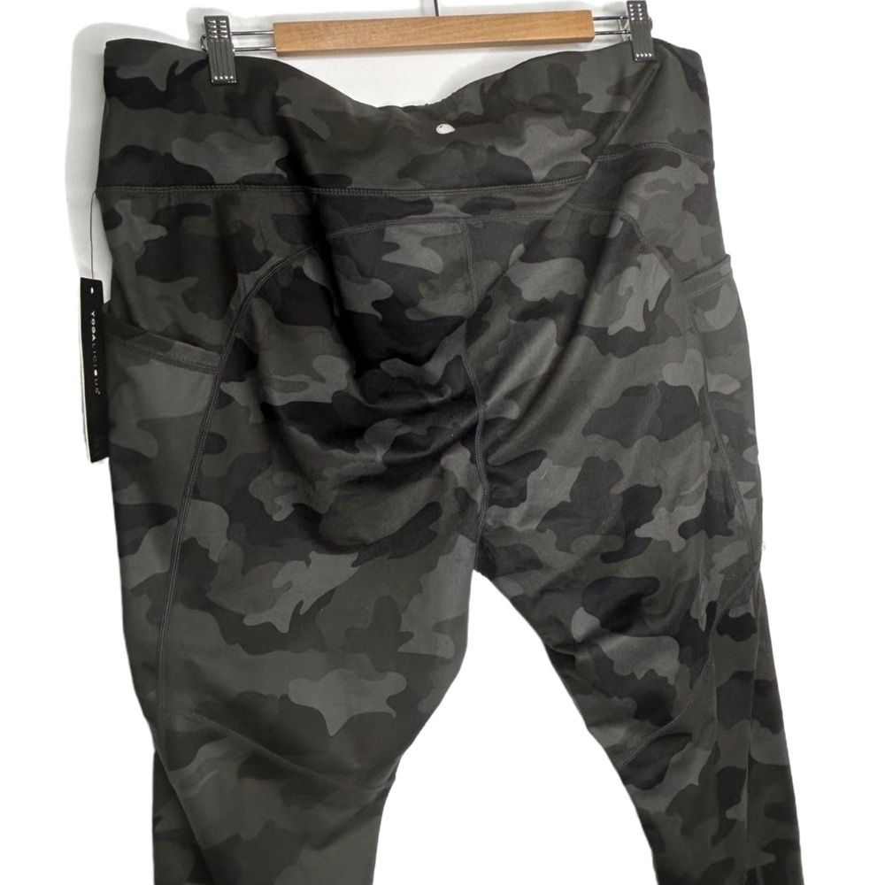 NWT Yogalicious  Lux 7/8 Camo legging 2X - Picture 3 of 10